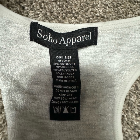 One piece - Picture 2 of 3